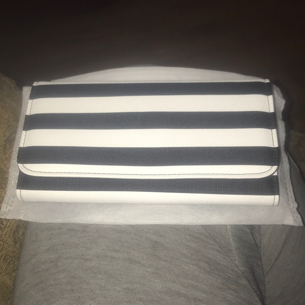 NWT Kut From The Kloth Wallet
